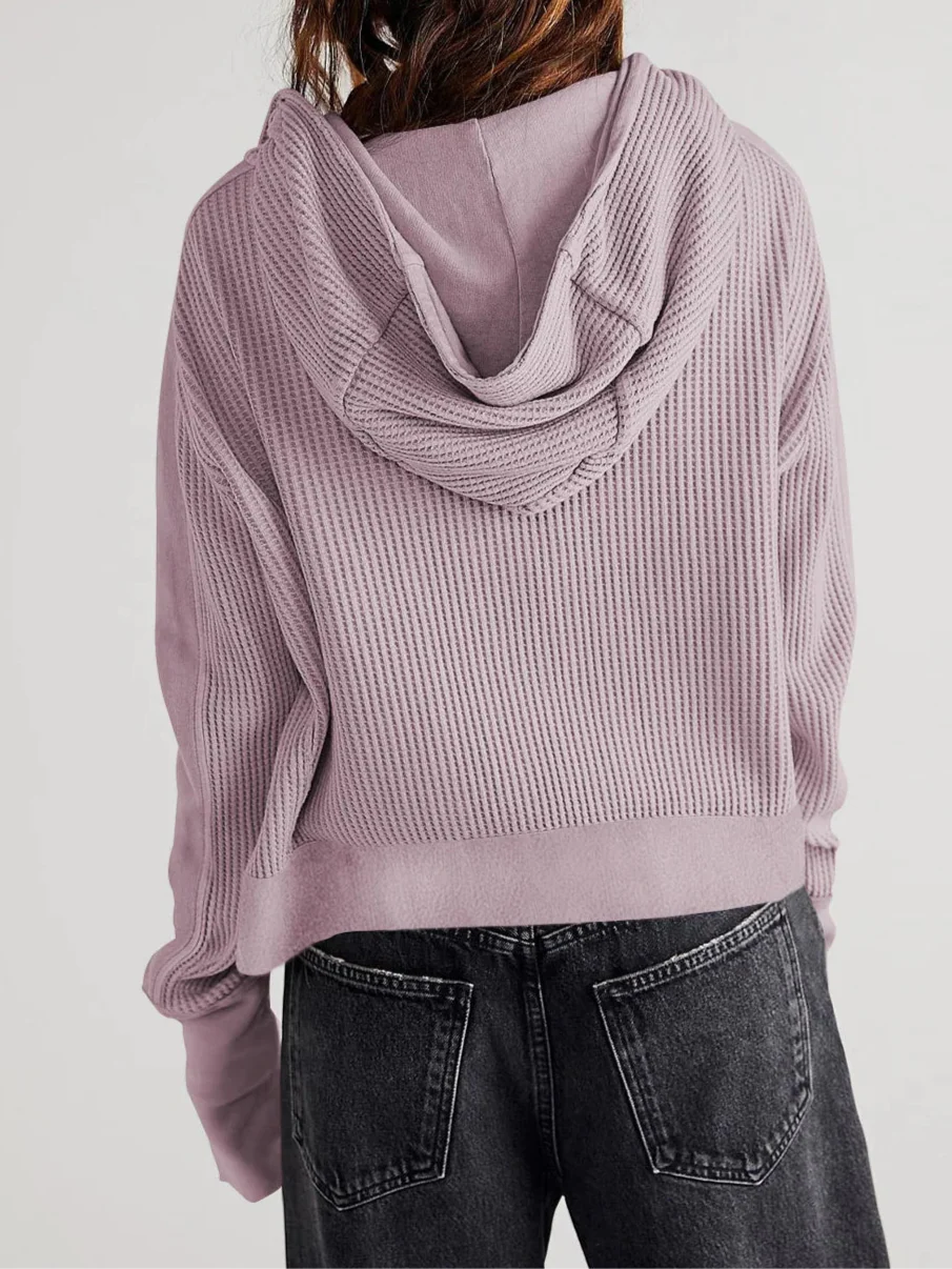 Dame hættetrøje i vaffelstrik | Kort pasform | Afslappet streetwear look