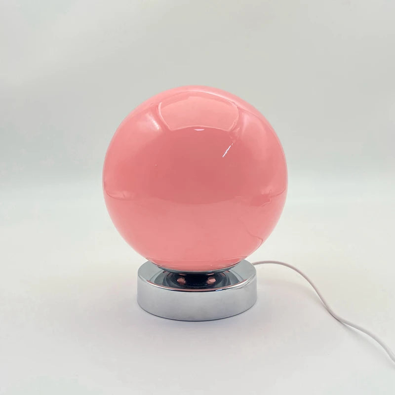 Nordisk Bordlampe med Rund Glaskugle | Minimalistisk Design til Stuen eller Natbord