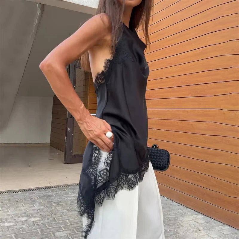 Sort satin top med blondekant | Asymmetrisk halterneck top til kvinder