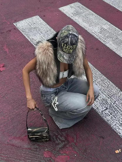 Ærmeløs V-Hals Top med Pelsdetaljer | Luksuriøs Patchwork Stil