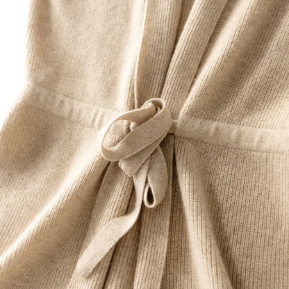 Dame strikvest i ren uld | V-udskæring | Ærmeløs cardigan med bindebånd