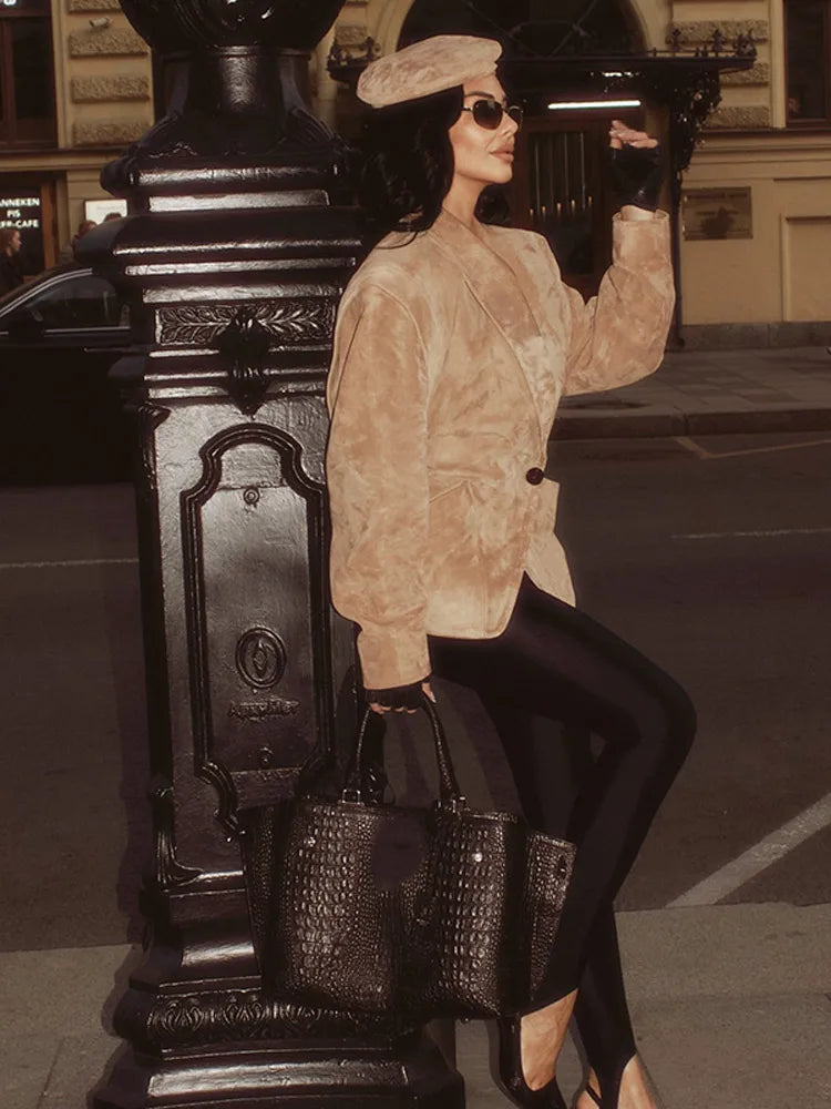 Elegant ruskindslignende taljeret blazer | Skulderpuder | Enkeltknap og klassisk revers