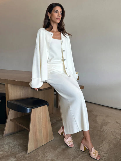 Elegant strikket sæt til kvinder med cardigan, top og nederdel