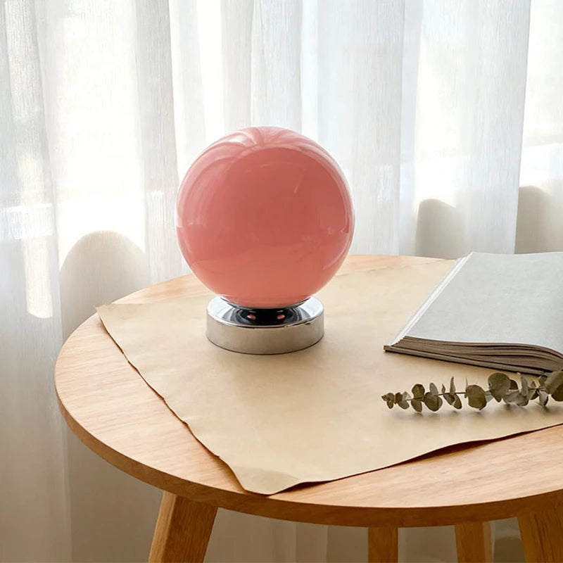 Nordisk Bordlampe med Rund Glaskugle | Minimalistisk Design til Stuen eller Natbord