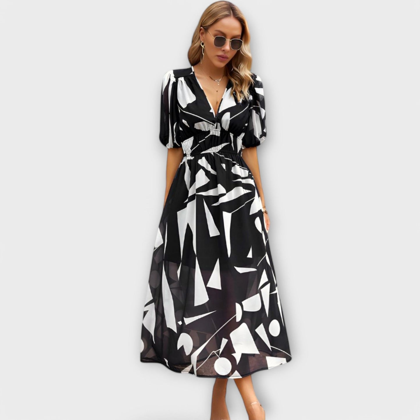 Elegant maxi kjole med abstrakt print og puffærmer
