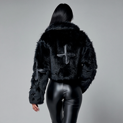 Dame kort vinterjakke i imitationpels | Boxy model med lapelkrave og skjult lukning