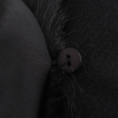 Damefrakke med kunstpelskrave | Bæltet ulddesign | Elegant vinterfrakke