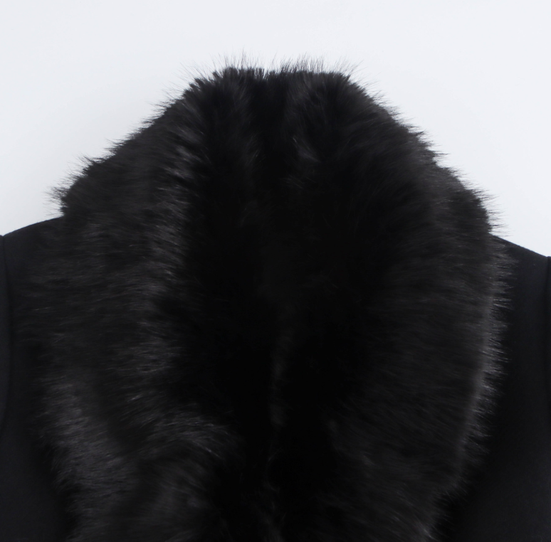 Damefrakke med kunstpelskrave | Bæltet ulddesign | Elegant vinterfrakke