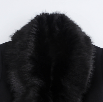 Damefrakke med kunstpelskrave | Bæltet ulddesign | Elegant vinterfrakke